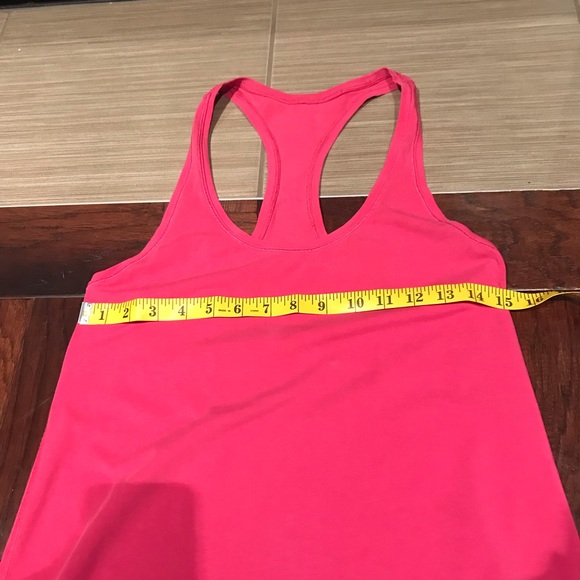 Lululemon size 6 classic Y tanks in EUC - Picture 5 of 5